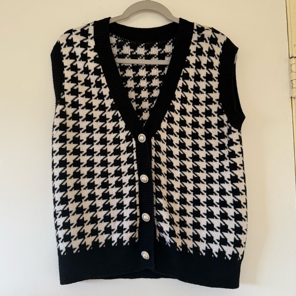 Sweaters - Black and White Houndstooth Sweater